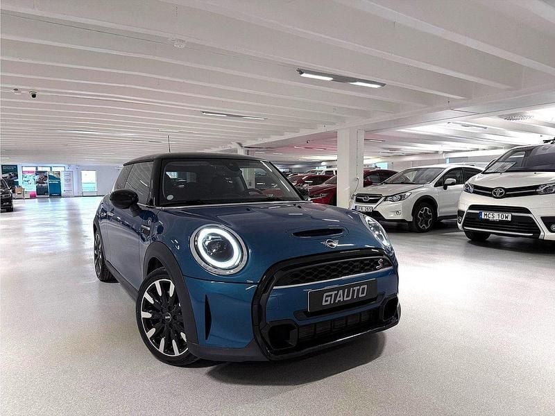 Blå Begagnad 2021 Mini Cooper S Halvkombi | 279 900 kr (Marknadspris) - Bild 1/3