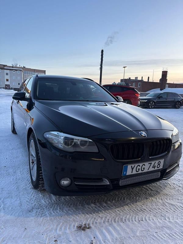 Begagnad BMW 520 190 HK (139 kW) 2017 Svart skinn Kombi
