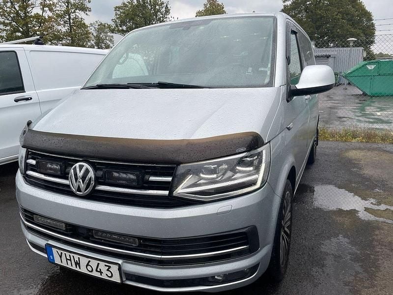 Silver (silver metallic) Begagnad 2017 VW Multivan Highline Minibuss | 305 000 kr (Superpris) - Bild 1/2