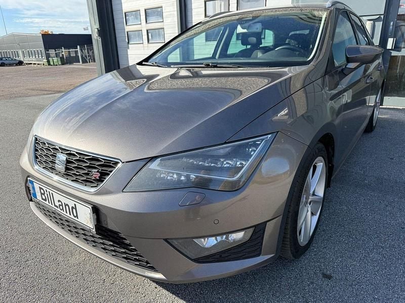 Mörkgrå (grå) Begagnad 2014 Seat Leon ST FR Kombi | 65 900 kr (Marknadspris) - Bild 1/4