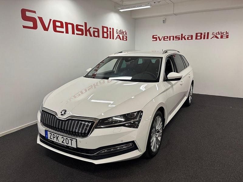Vit Begagnad 2020 Skoda Superb Business Line Kombi | 259 000 kr (Lite dyr) - Bild 1/4