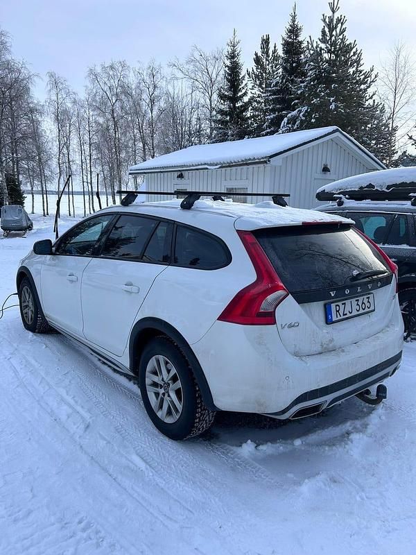 Begagnad Volvo V60 CC 150 HK (110 kW) 2018 Kombi