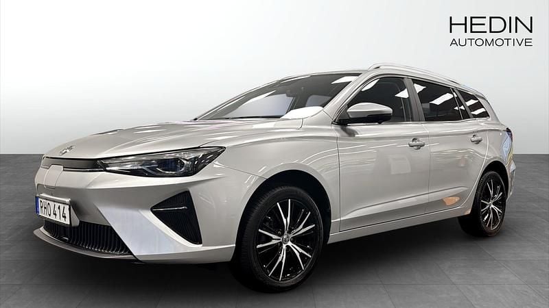 Grå (grey) Begagnad 2022 MG MG5 EV Luxury Kombi | 229 900 kr (Marknadspris) - Bild 1/4