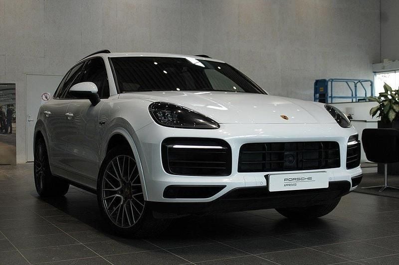 Vit Begagnad 2022 Porsche Cayenne Platinum Edition SUV | 795 000 kr (Marknadspris) - Bild 1/4