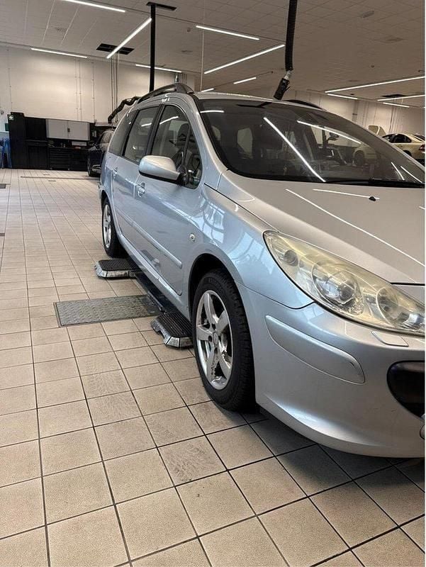 Grå Begagnad 2007 Peugeot 307 Kombi | 27 500 kr (Lite dyr) - Bild 1/4