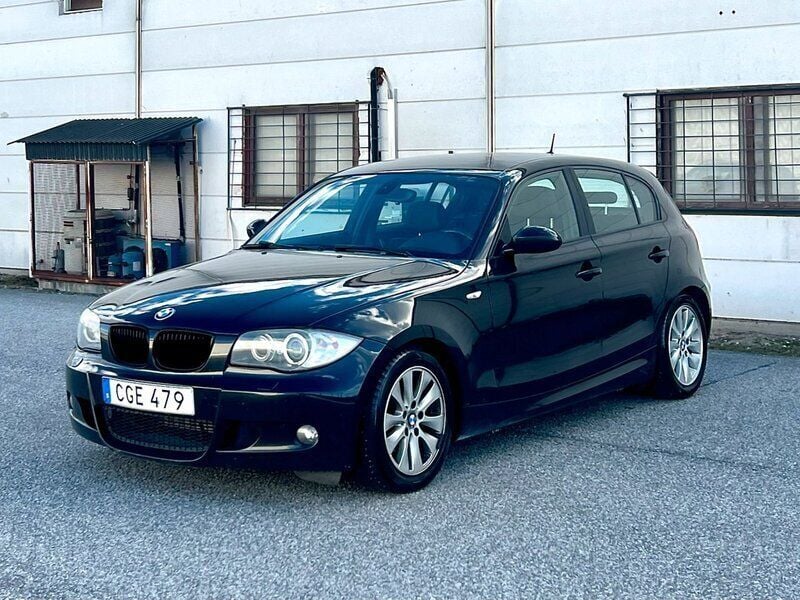 Svart Begagnad 2009 BMW 120 Advantage Halvkombi | 54 800 kr (Bra pris) - Bild 1/4