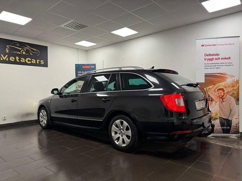 Begagnad Skoda Superb Elegance 105 HK (77 kW) 2011 Svart Kombi