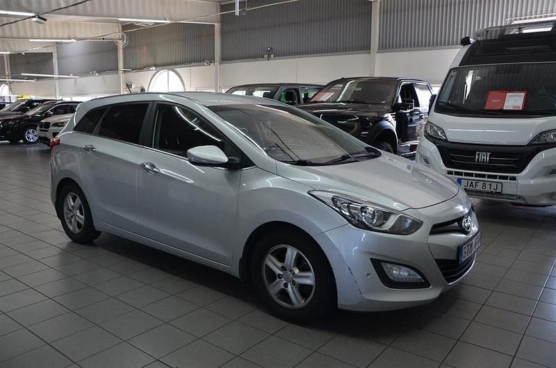 Silver Begagnad 2013 Hyundai i30 Kombi | 59 900 kr (Marknadspris) - Bild 1/4