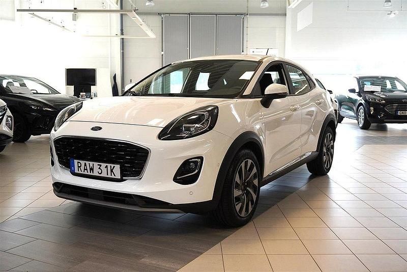 Vit Begagnad 2023 Ford Puma Titanium Sportkupé | 238 600 kr (Marknadspris) - Bild 1/4