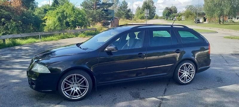 Svart Begagnad 2007 Skoda Octavia RS Kombi | 37 000 kr (Marknadspris) - Bild 1/4