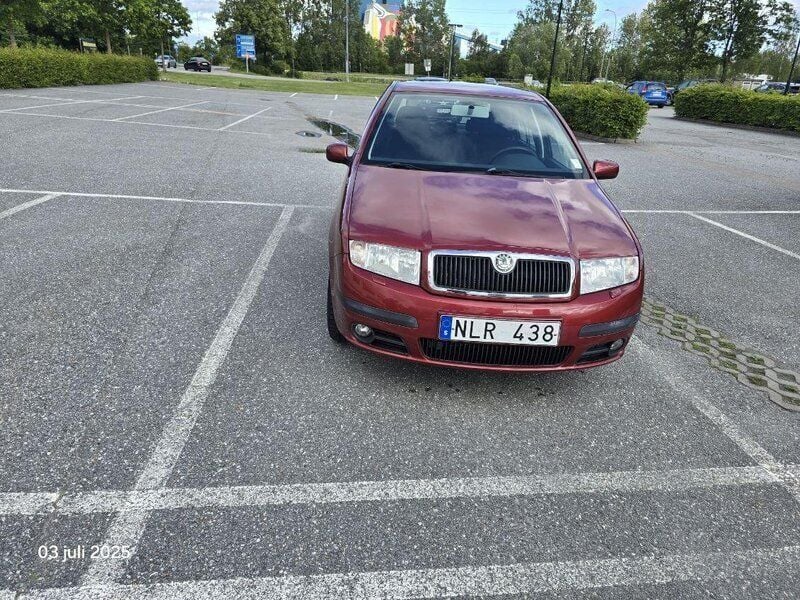 Röd Begagnad 2007 Skoda Fabia Halvkombi | 34 000 kr (Bra pris) - Bild 1/4