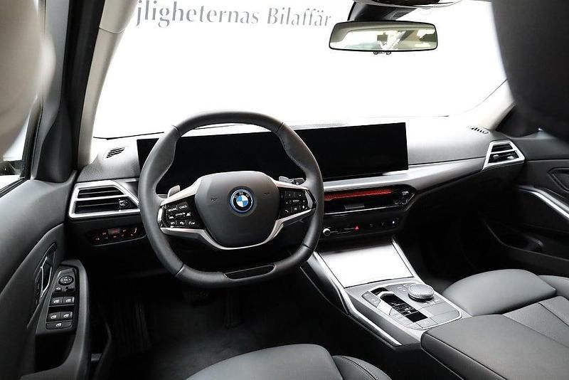 Begagnad BMW 330e M Sport 293 HK (215 kW) 2024 Svart Kombi