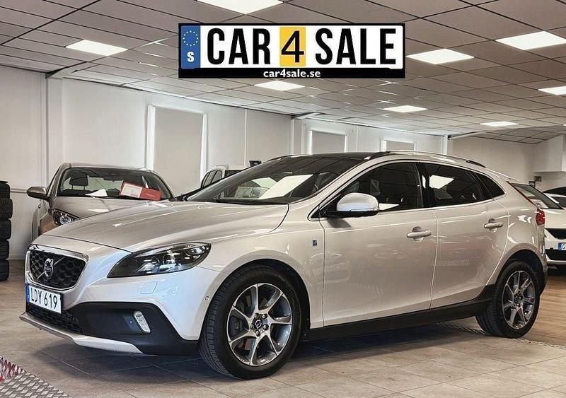 Silver Begagnad 2015 Volvo V40 CC Ocean Race Kombi | 134 900 kr (Marknadspris) - Bild 1/4