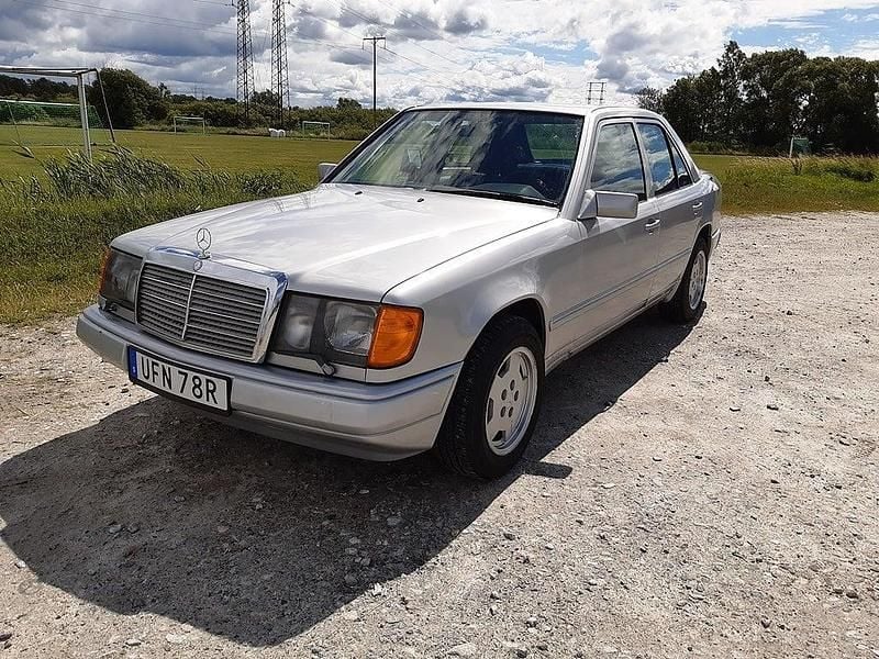 Silver Begagnad 1985 Mercedes 300 Sedan | 49 999 kr - Bild 1/4