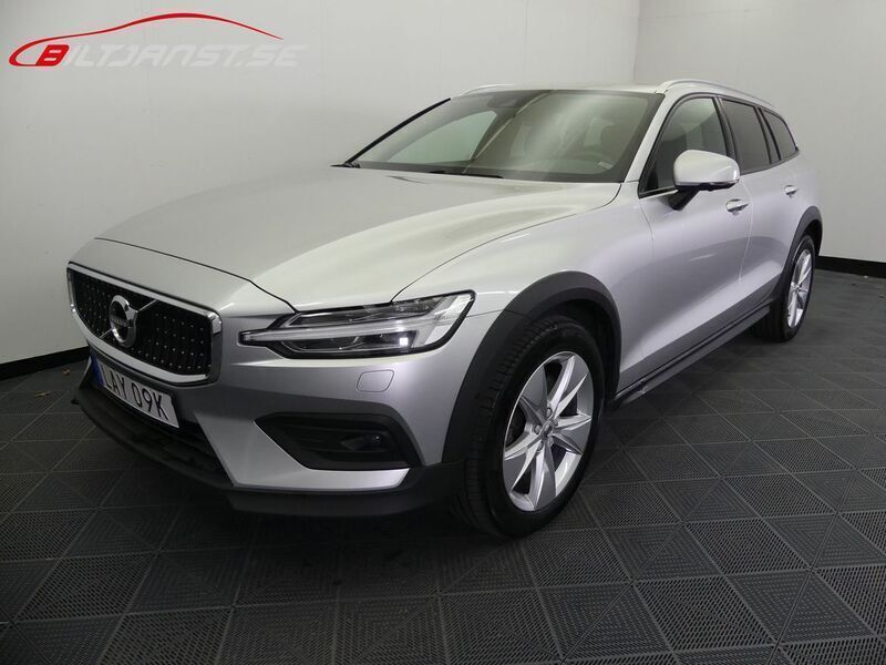 Silver Begagnad 2022 Volvo V60 CC Kombi | 309 800 kr (Bra pris) - Bild 1/4