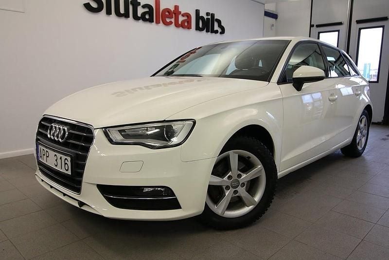Vit Begagnad 2013 Audi A3 Sportback Halvkombi | 164 900 kr (Marknadspris) - Bild 1/4