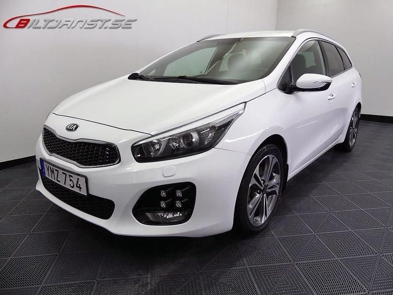 Vit Begagnad 2017 Kia Ceed Sportswagon GT-Line Kombi | 149 900 kr (Marknadspris) - Bild 1/4