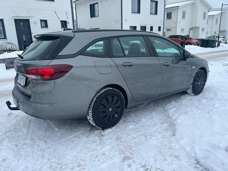 Begagnad Opel Astra 136 HK (100 kW) 2017 Gråmetallic Kombi