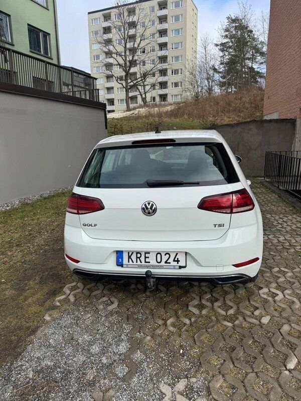 Vit Begagnad 2018 VW Golf VII Halvkombi | 159 000 kr (Lite dyr) - Bild 1/4