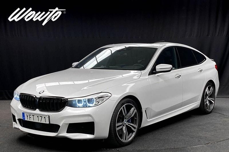 Vit (mineralvit metallic) Begagnad 2018 BMW 640 M Sport Sportkupé | 369 800 kr (Marknadspris) - Bild 1/3