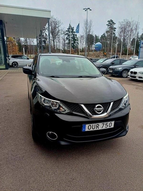 Svart Begagnad 2015 Nissan Qashqai SUV | 109 000 kr (Marknadspris) - Bild 1/4