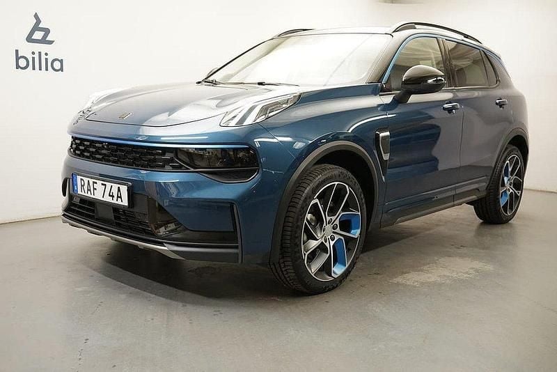 Blå Begagnad 2022 Lynk & Co 01 SUV | 284 900 kr (Marknadspris) - Bild 1/4