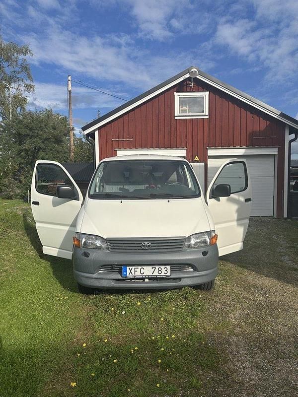 Vit Begagnad 2005 Toyota HiAce Minibuss | 62 000 kr - Bild 1/4