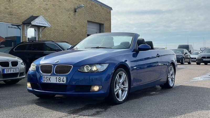Blå Begagnad 2007 BMW 325 Cabriolet Cab | 149 500 kr (Marknadspris) - Bild 1/4