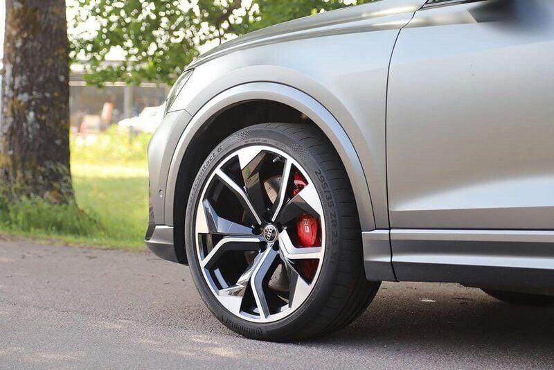 Begagnad Audi Q8 Comfort 608 HK (447 kW) 2021 Grå SUV