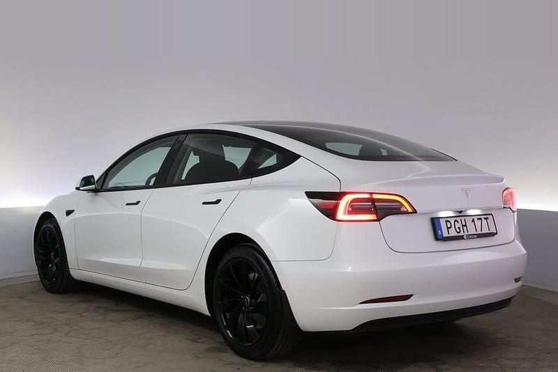 Begagnad Tesla Model 3 Standard Range 235 kW (320 HK) 2023 Vit Sedan