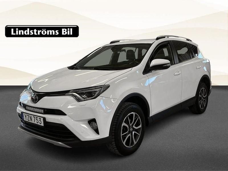 Vit Begagnad 2017 Toyota RAV4 SUV | 229 900 kr (Marknadspris) - Bild 1/3
