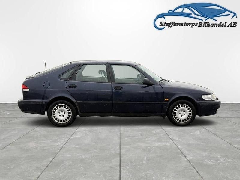 Begagnad Saab 9-3 131 HK (96 kW) 2000 Mörkblå Halvkombi