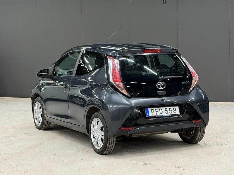 Begagnad Toyota Aygo X-play 69 HK (50 kW) 2017 Grå Halvkombi