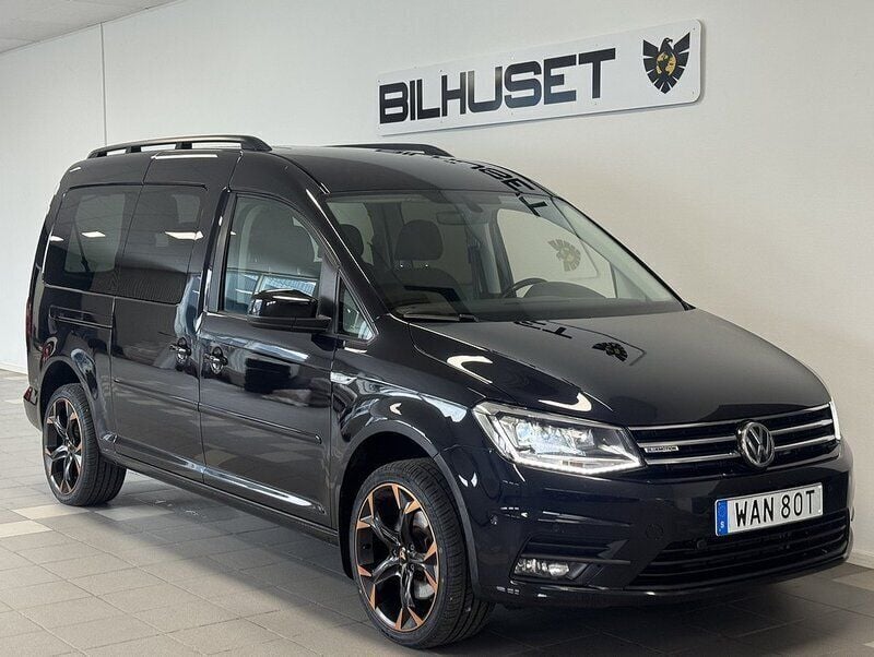 Svart Begagnad 2018 VW Caddy Maxi Life Life Minibuss | 209 900 kr (Bra pris) - Bild 1/4