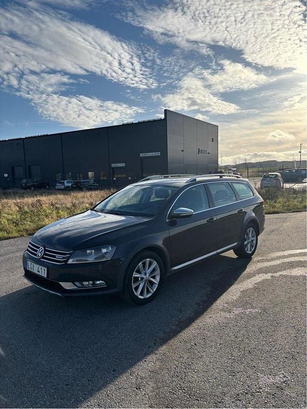 Grå Begagnad 2014 VW Passat Alltrack Kombi | 102 500 kr (Superpris) - Bild 1/4
