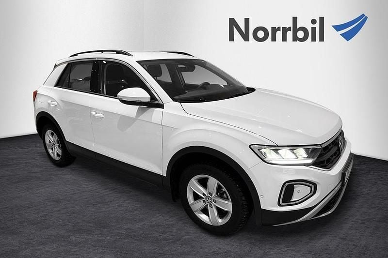 Vit Begagnad 2024 VW T-Roc SUV | 309 500 kr (Marknadspris) - Bild 1/4