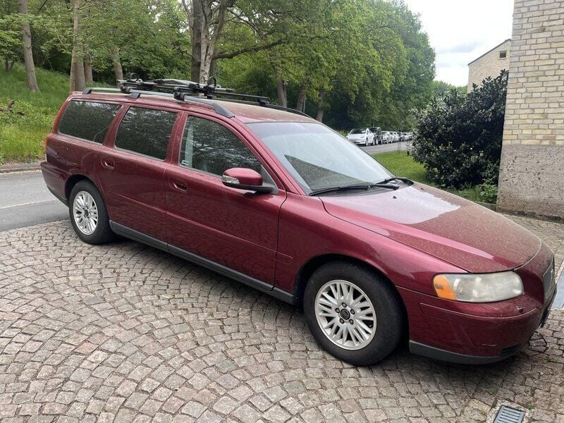Röd Begagnad 2007 Volvo V70 Kinetic Kombi | 10 000 kr (Superpris) - Bild 1/4