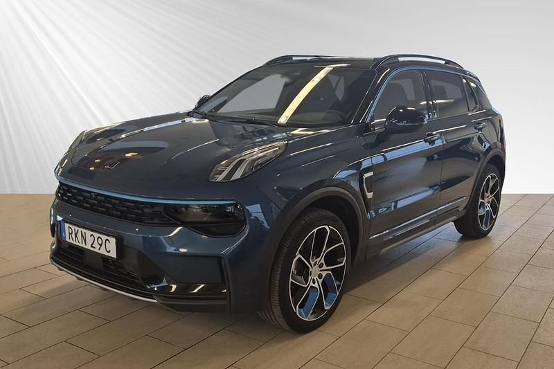 Blå Begagnad 2023 Lynk & Co 01 SUV | 289 900 kr (Marknadspris) - Bild 1/4