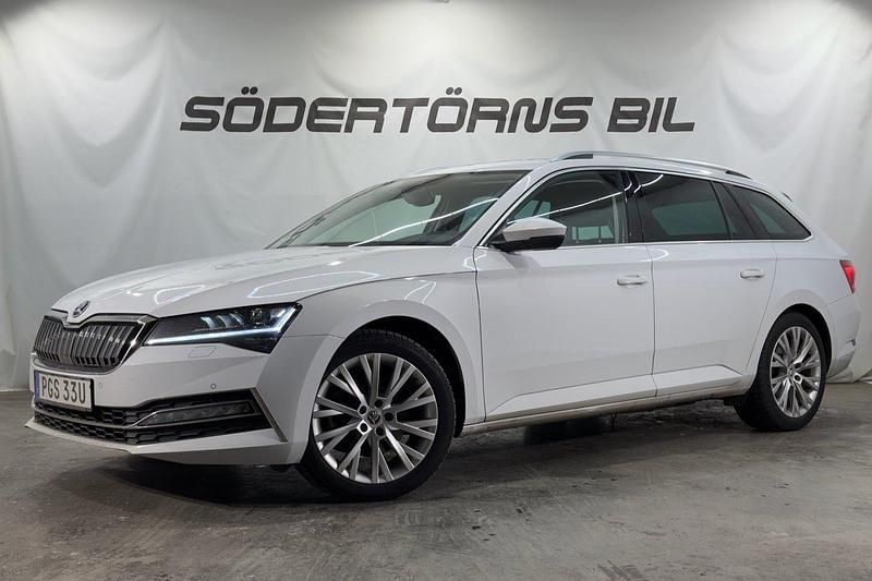 Vit Begagnad 2021 Skoda Superb Kombi | 289 900 kr (Marknadspris) - Bild 1/4