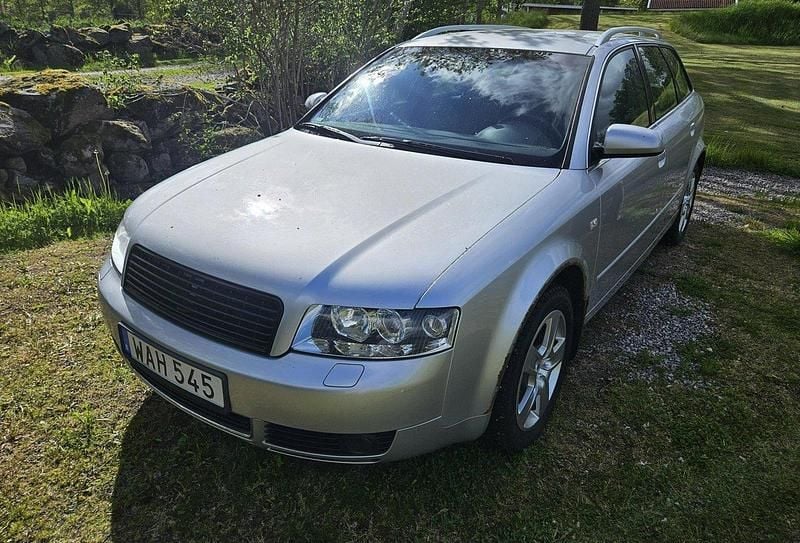 Silver Begagnad 2004 Audi A4 Proline Kombi | 14 000 kr (Marknadspris) - Bild 1/4