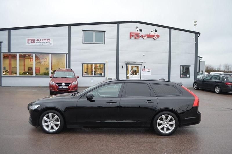 Svart Begagnad 2017 Volvo V90 Kinetic Kombi | 169 900 kr (Marknadspris) - Bild 1/4