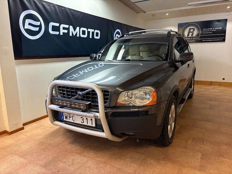 Grå Begagnad 2005 Volvo XC90 Executive SUV | 54 900 kr (Marknadspris) - Bild 1/4