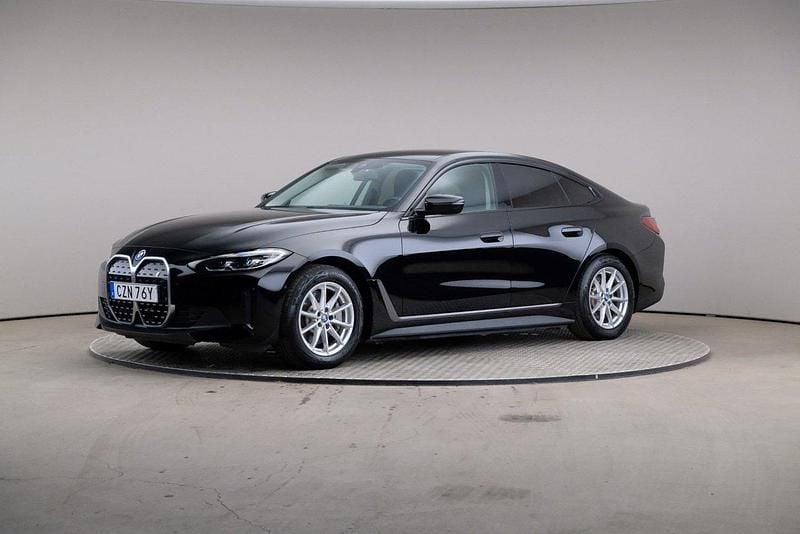 Svart Begagnad 2023 BMW i4 Sedan | 459 000 kr (Bra pris) - Bild 1/4