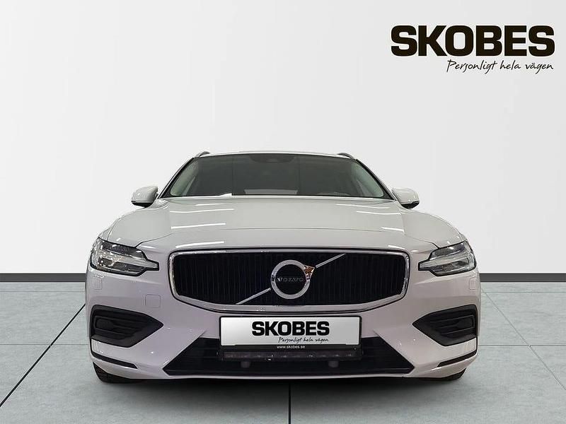Begagnad Volvo V60 Momentum 192 HK (141 kW) 2020 Vit Kombi