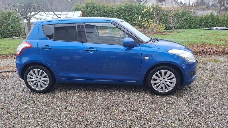 Begagnad 2011 Suzuki Swift Halvkombi | 48 000 kr (Marknadspris) - Bild 1/4