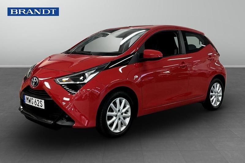 Begagnad Toyota Aygo 73 HK (53 kW) 2019 Röd Halvkombi