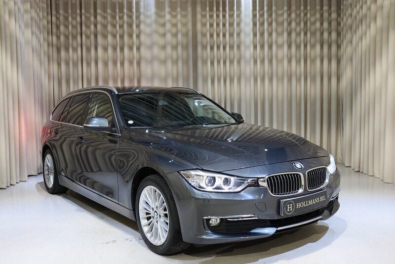 Grå Begagnad 2013 BMW 320 Luxury Line Kombi | 119 900 kr (Lite dyr) - Bild 1/4