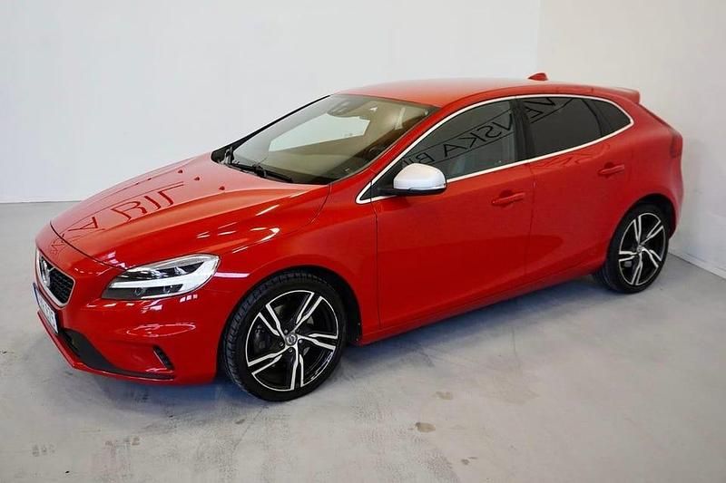 Begagnad Volvo V40 R-Design 190 HK (139 kW) 2017 Röd