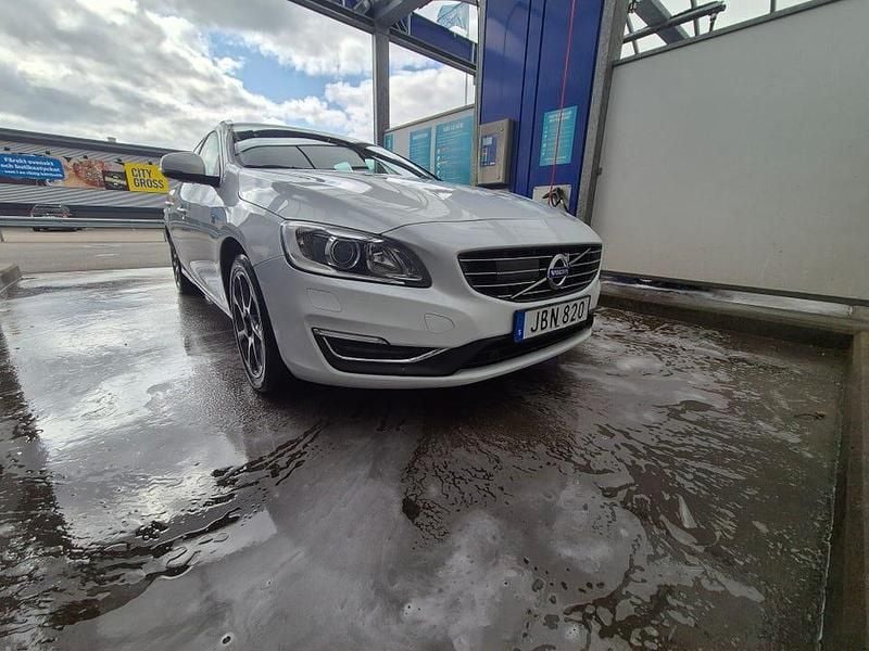 Begagnad Volvo V60 Ocean Race 190 HK (139 kW) 2016 Kombi