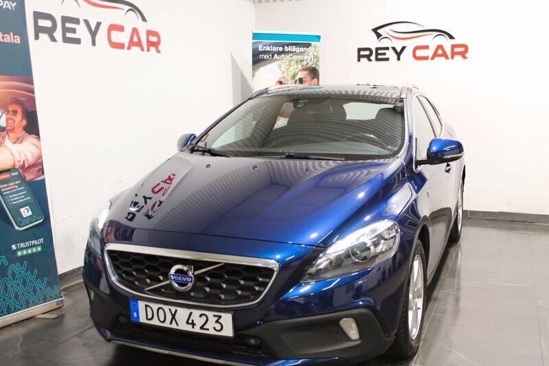 Blå Begagnad 2015 Volvo V40 CC Momentum Kombi | 139 900 kr (Bra pris) - Bild 1/4